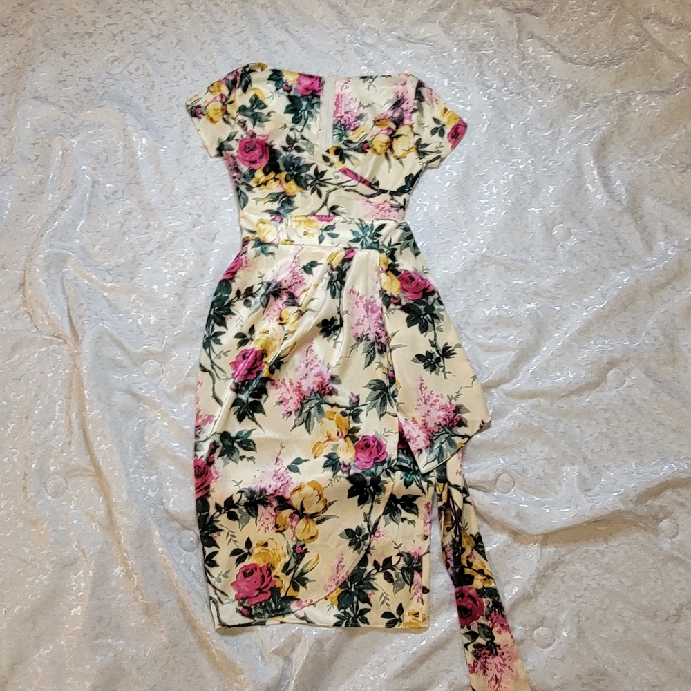 NWOT Pinup Couture| Ava Wiggle Dress| XS | Cream Floral